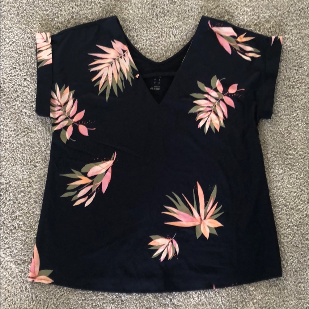 A new day navy and floral top - size medium